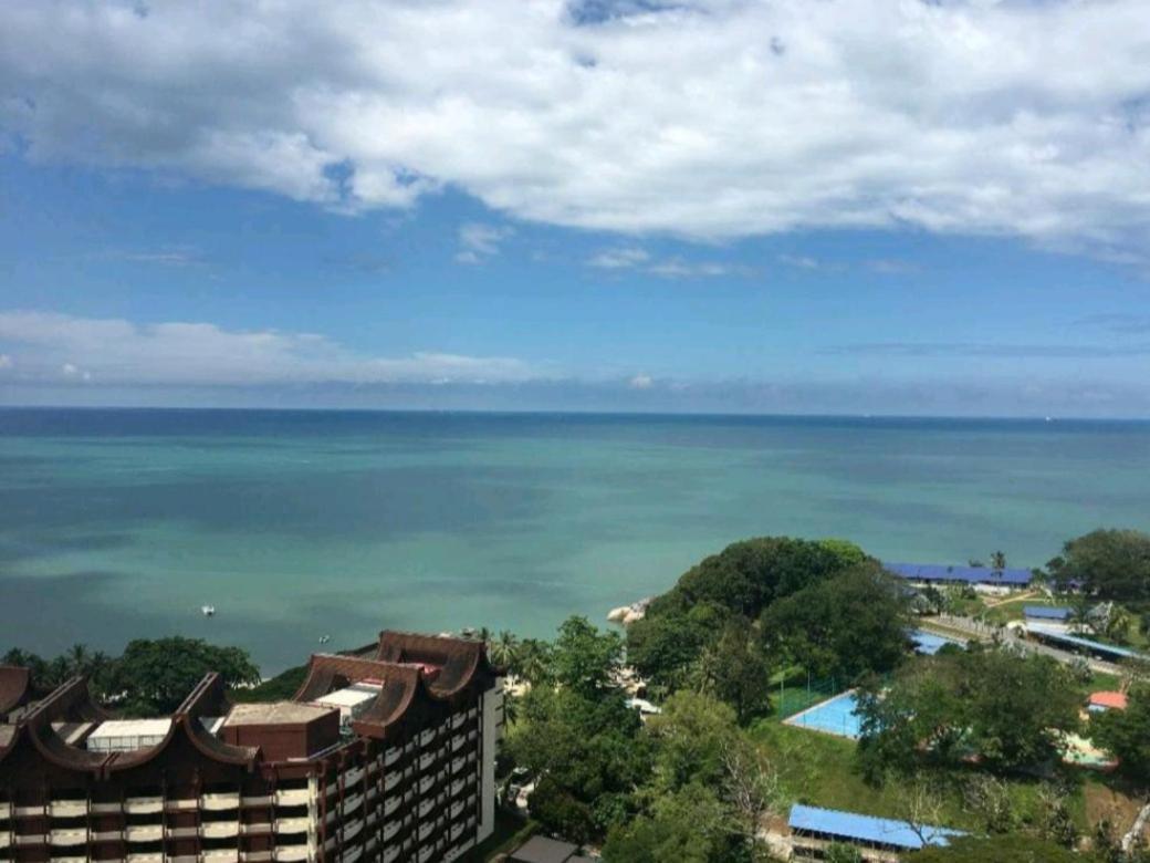 Executives Pantai Seaview Batu Ferringhi 2704 - 2 Bedrooms Exterior photo